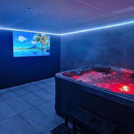 Short Stopzzz & Indoor Hot Tub Manchester Exterior foto