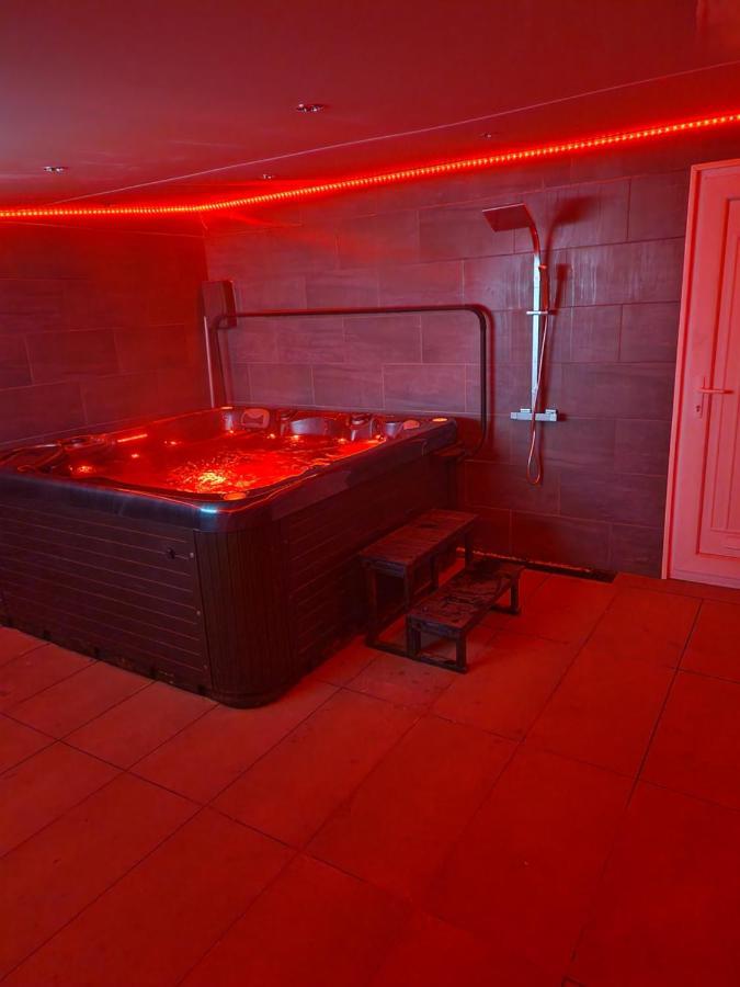 Short Stopzzz & Indoor Hot Tub Manchester Exterior foto