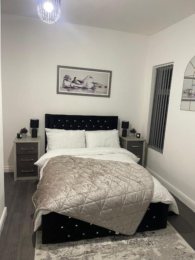 Short Stopzzz & Indoor Hot Tub Manchester Exterior foto